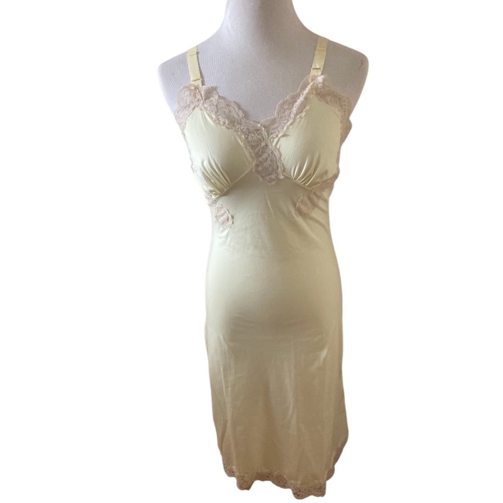 Vintage Baronet Lingerie Short Slip Dress Retro 1960s Yellow Nude Lace 32 A/B